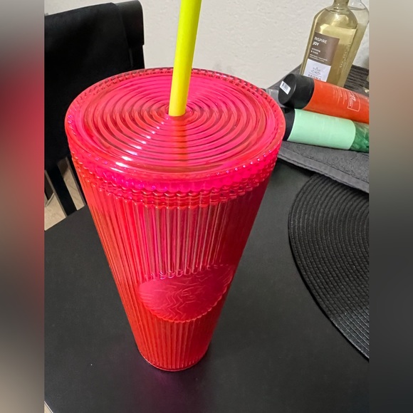 Starbucks Bright Pink Venti Cold Cup. - Picture 2 of 3